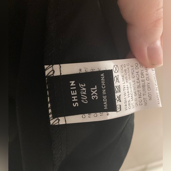 Shein black and white top zipper back - Picture 2 of 3